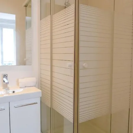 Charming Apt Near Montmartre Apartment *